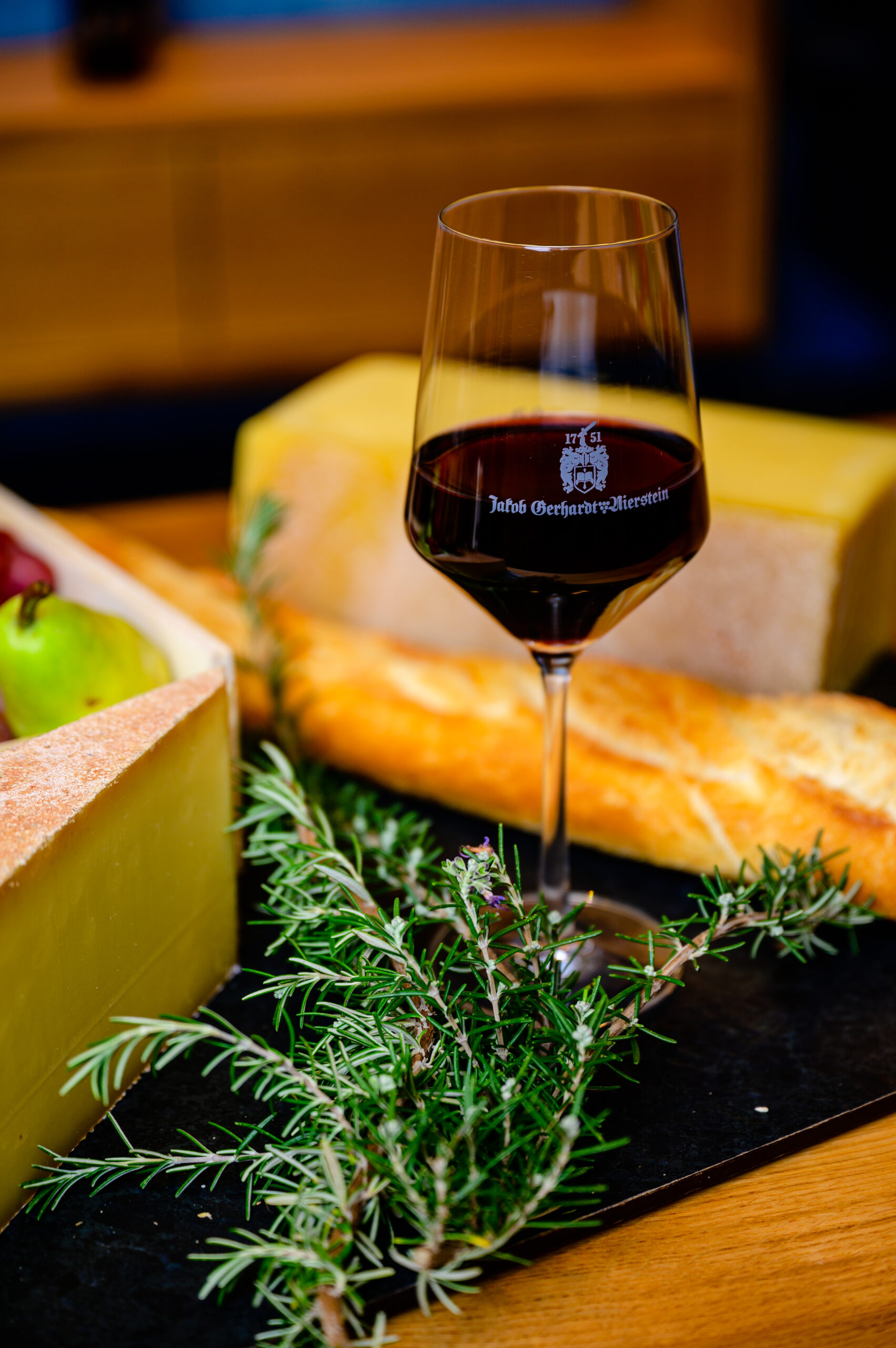 Käse zum Wein in der Vinothek Jakob Gerhardt