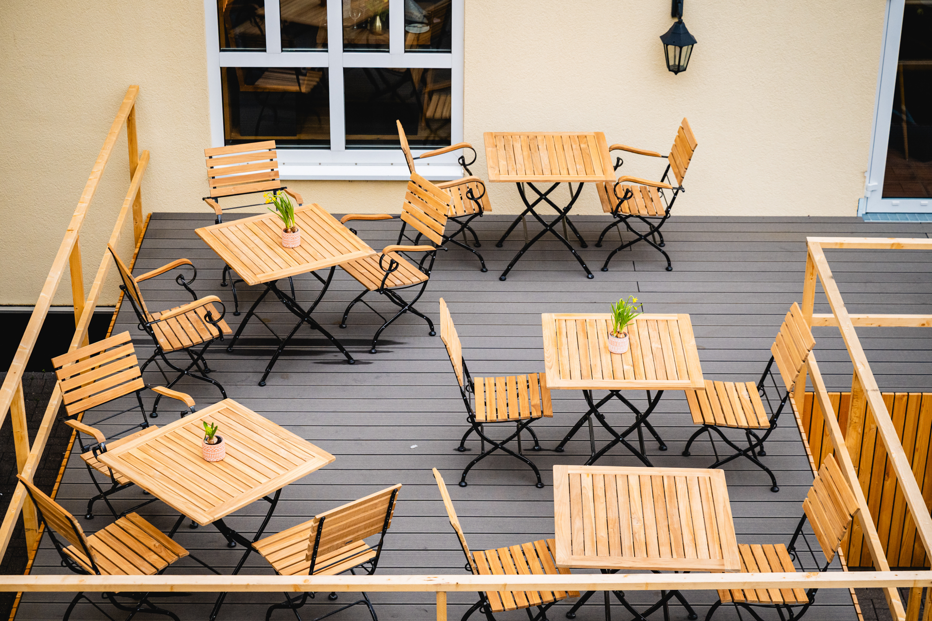 Terrasse der Vinothek Jakob Gerhardt Terrasse der Vinothek Jakob Gerhardt